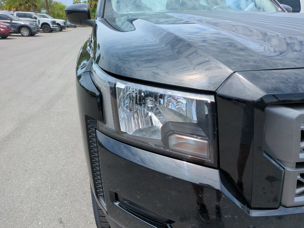Used 2022 Nissan Frontier SV w/ Technology Package RWD image 9