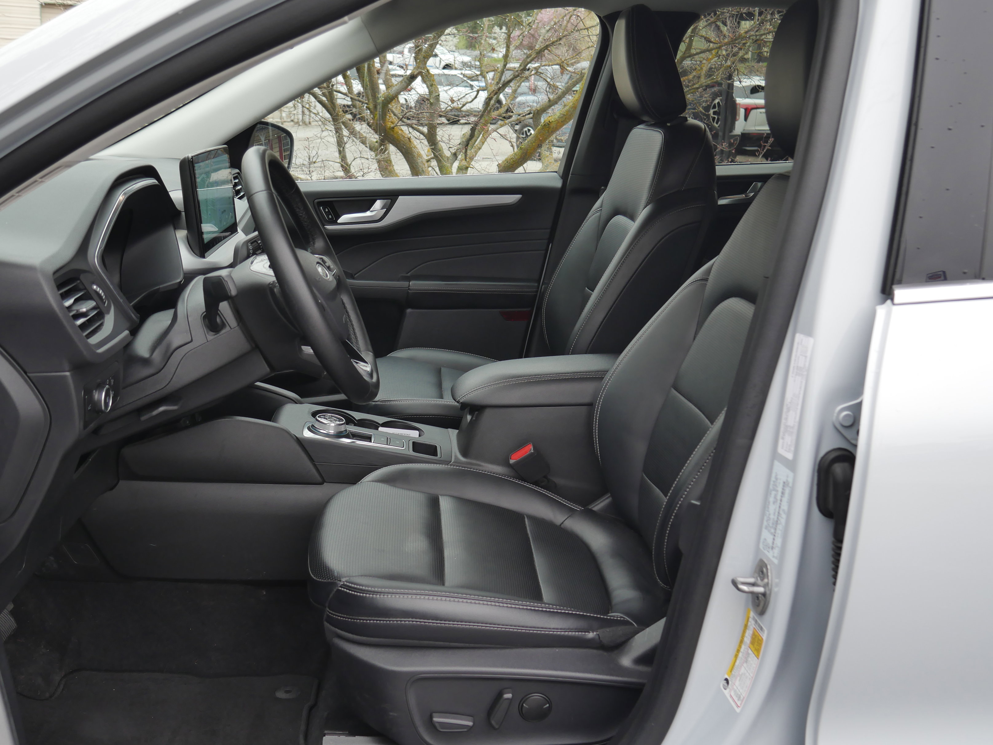 Certified 2025 Ford Escape Platinum AWD/4WD image 3