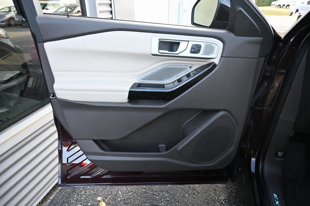 Certified 2022 Ford Explorer Platinum w/ Equipment Group 601A image 22