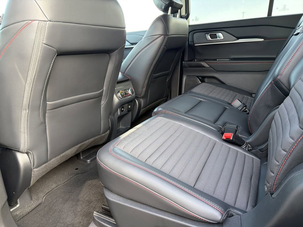 Certified 2025 Ford Explorer ST-Line w/ Premium Package image 16