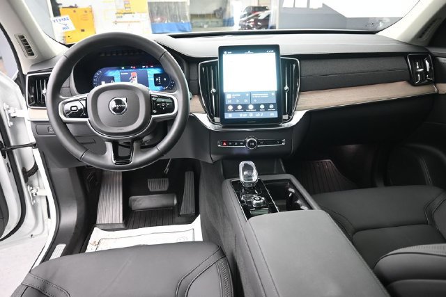 Used 2025 Volvo XC90 B6 Plus w/ Protection Package Premier AWD/4WD image 26