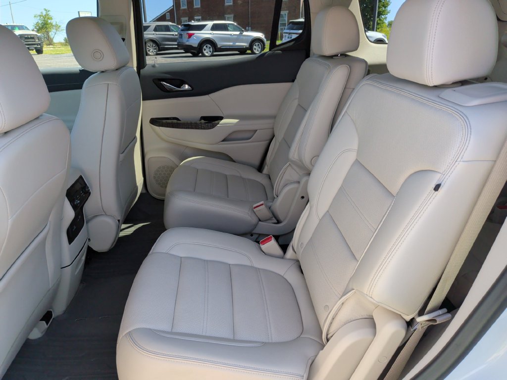 Used 2023 GMC Acadia Denali w/ Denali Ultimate Package AWD/4WD image 6