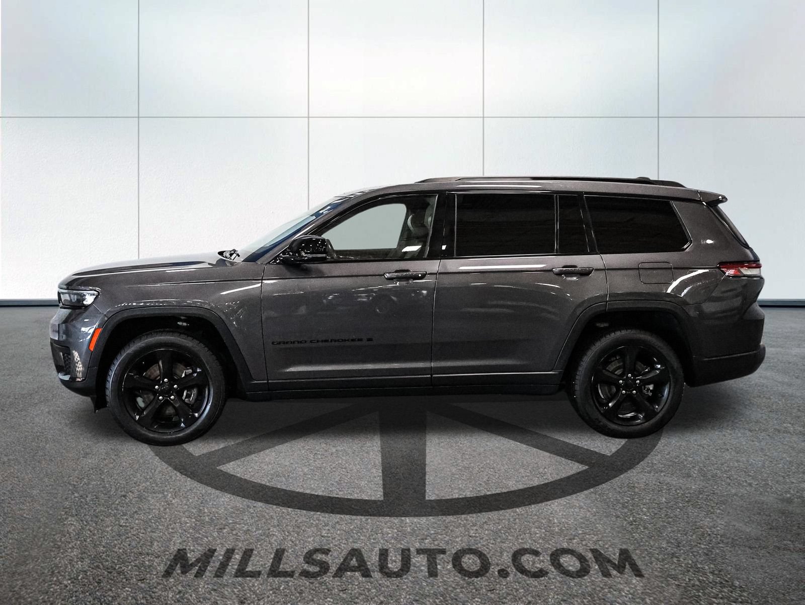Used 2022 Jeep Grand Cherokee L Laredo AWD/4WD image 3