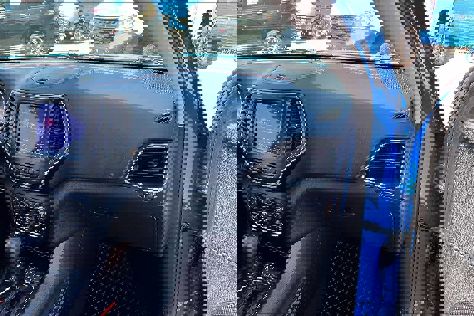 Used 2021 Jeep Cherokee Trailhawk w/ Technology Group image 17