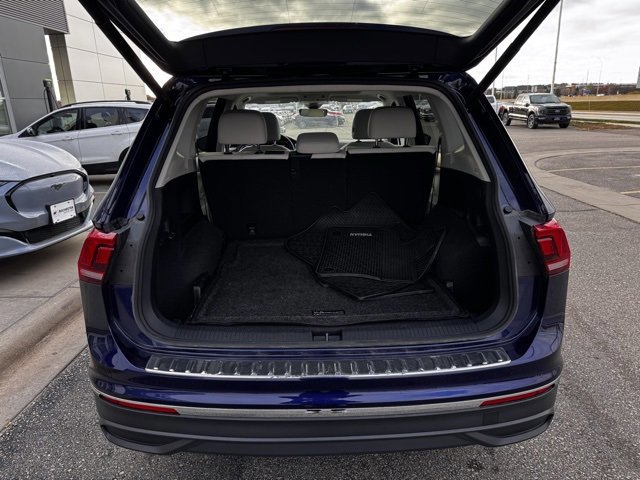 Used 2024 Volkswagen Tiguan SE w/ Panoramic Sunroof Package image 44