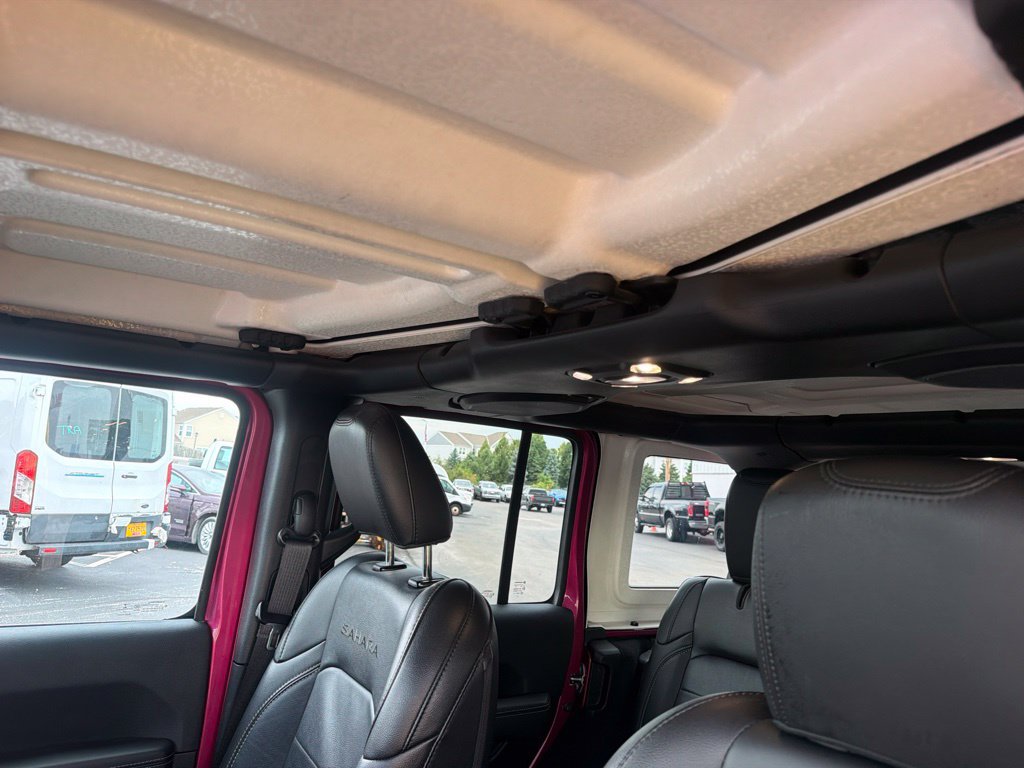 Used 2022 Jeep Wrangler Unlimited Sahara AWD/4WD image 32