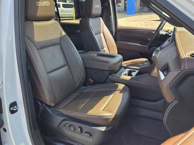 Used 2024 Chevrolet Suburban High Country w/ Premium Package RWD image 17
