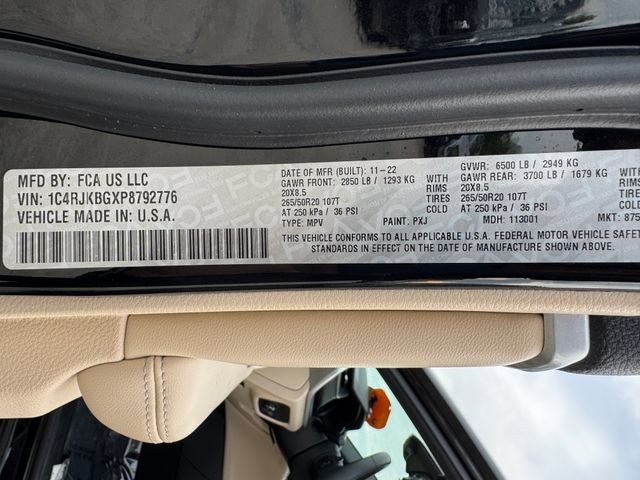 Used 2023 Jeep Grand Cherokee L Limited AWD/4WD image 30