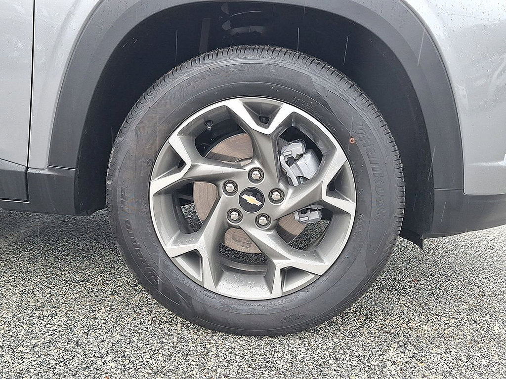 Used 2025 Chevrolet Trax LT FWD image 26
