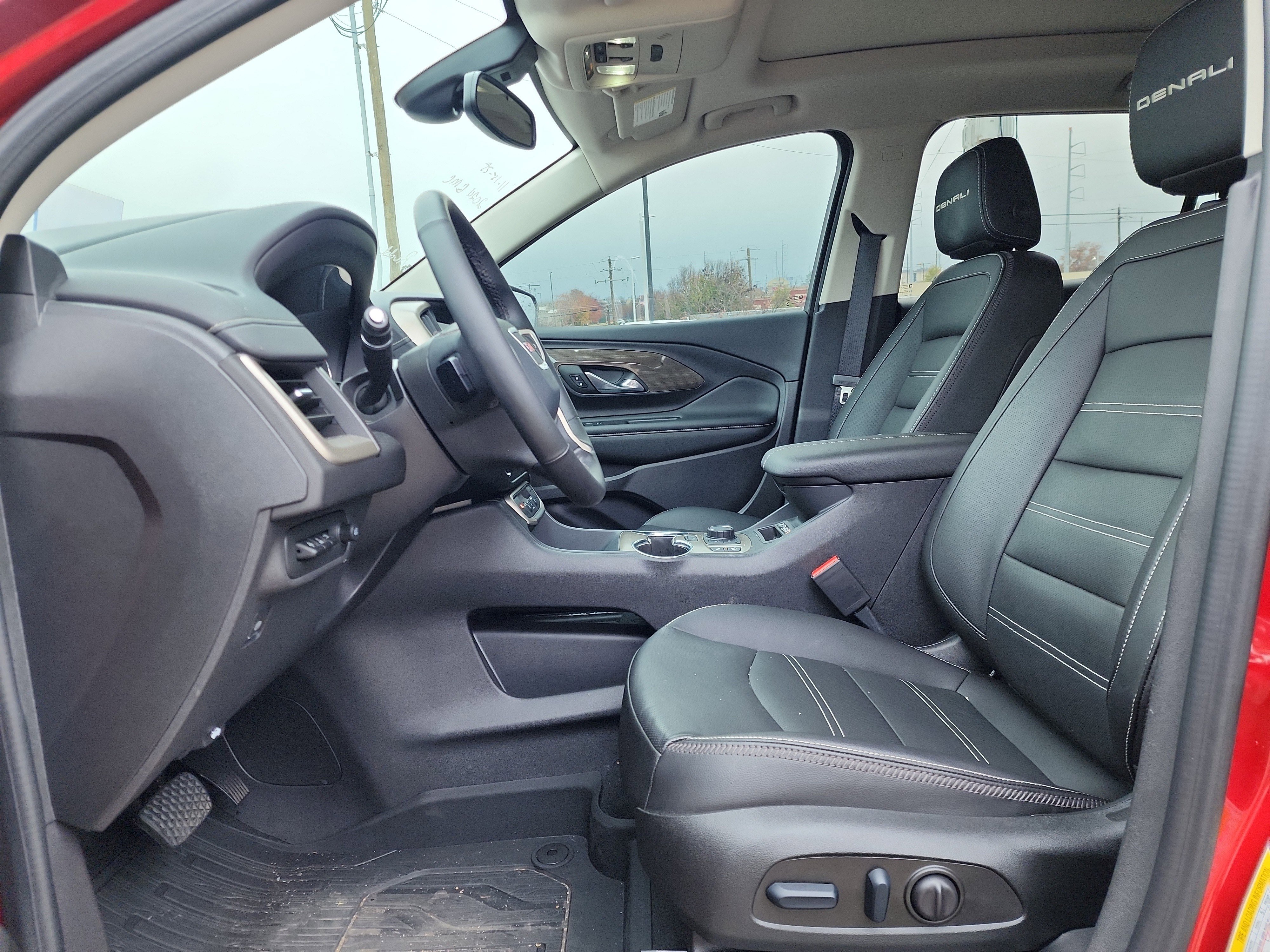Used 2024 GMC Terrain Denali w/ Denali Premium Package image 10