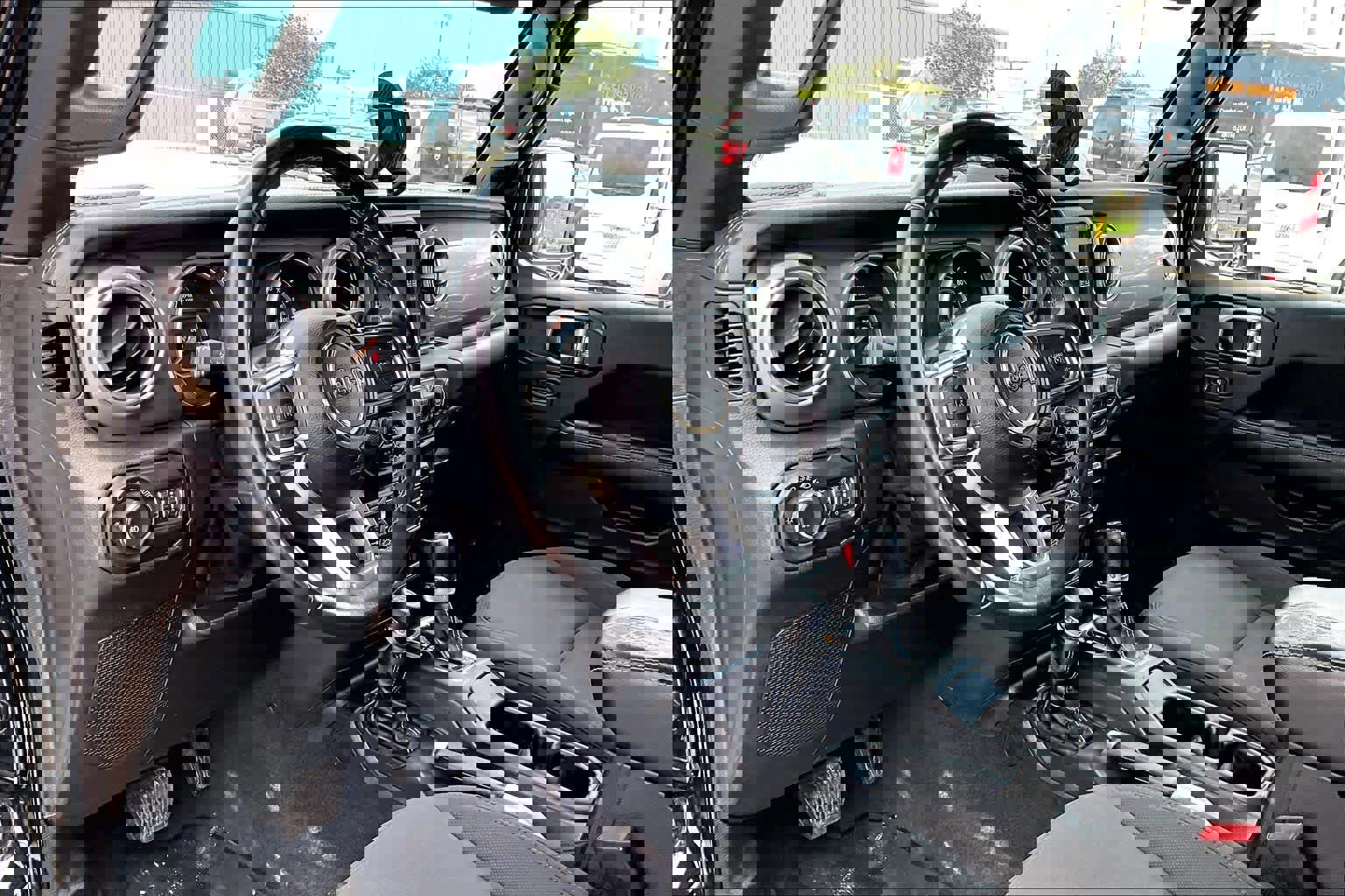 Used 2018 Jeep Wrangler Unlimited Sahara w/ Dual Top Group image 17