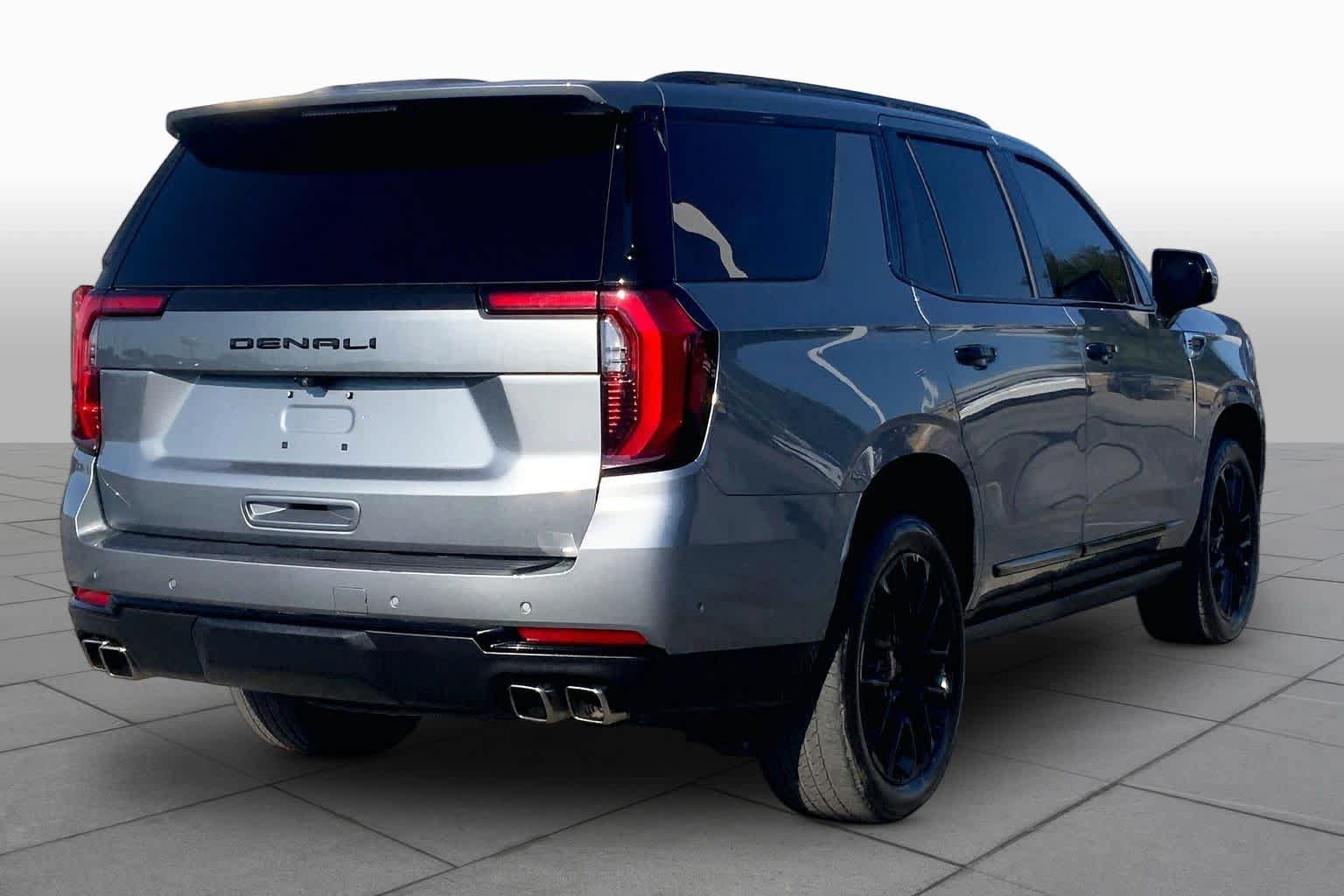 Used 2025 GMC Yukon Denali w/ Sun & Power Step Package AWD/4WD image 12