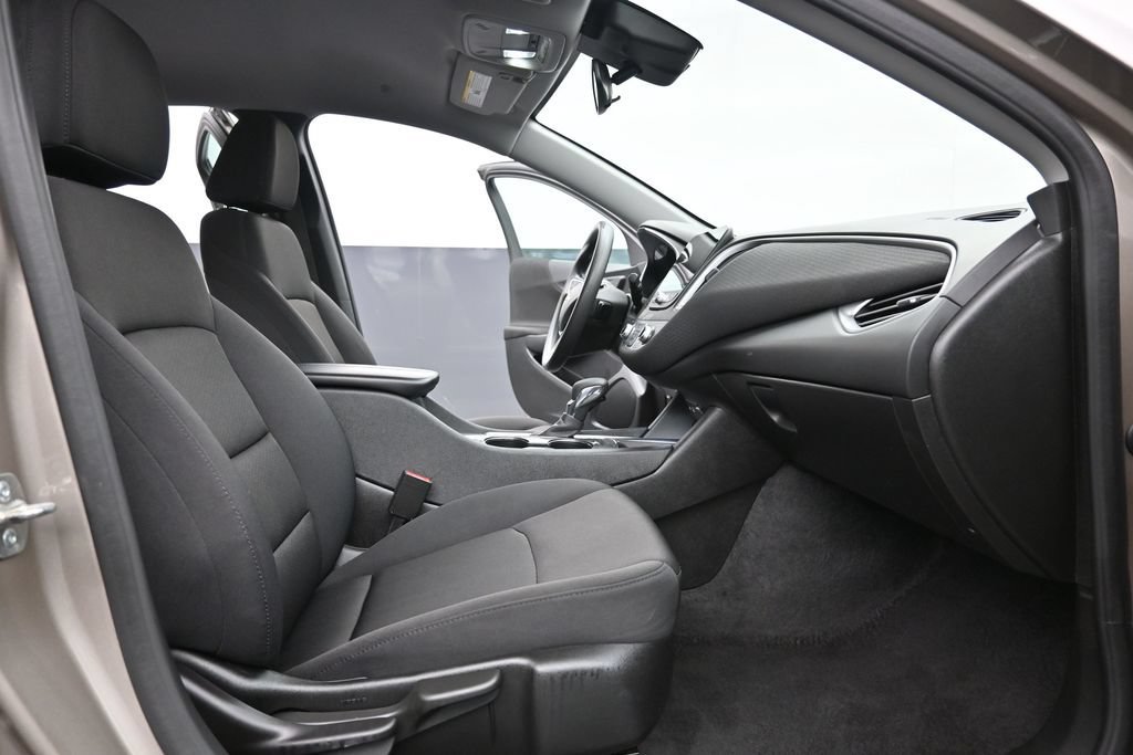 Used 2025 Chevrolet Malibu LT FWD image 3