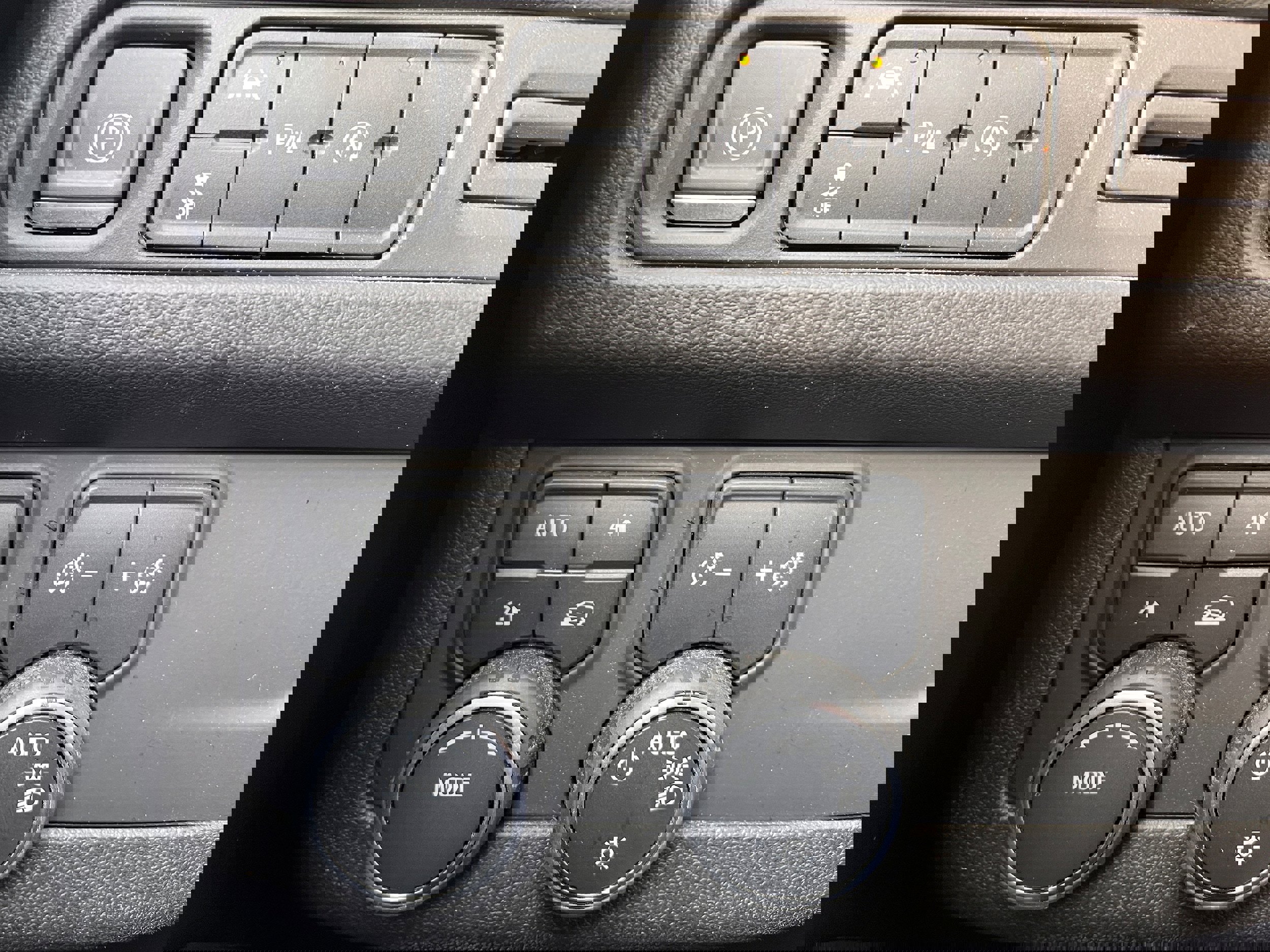 Used 2023 Chevrolet Suburban LT image 23