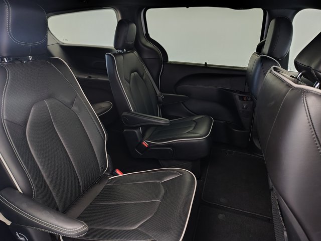 Used 2026 Chrysler Pacifica Limited w/ S Appearance Package FWD image 15