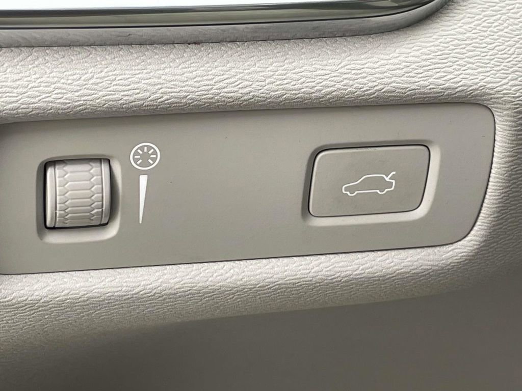 Used 2021 Volvo S60 T5 Momentum w/ Advanced Package image 17