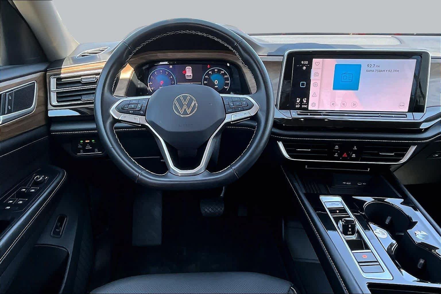 Used 2025 Volkswagen Atlas SE FWD image 6