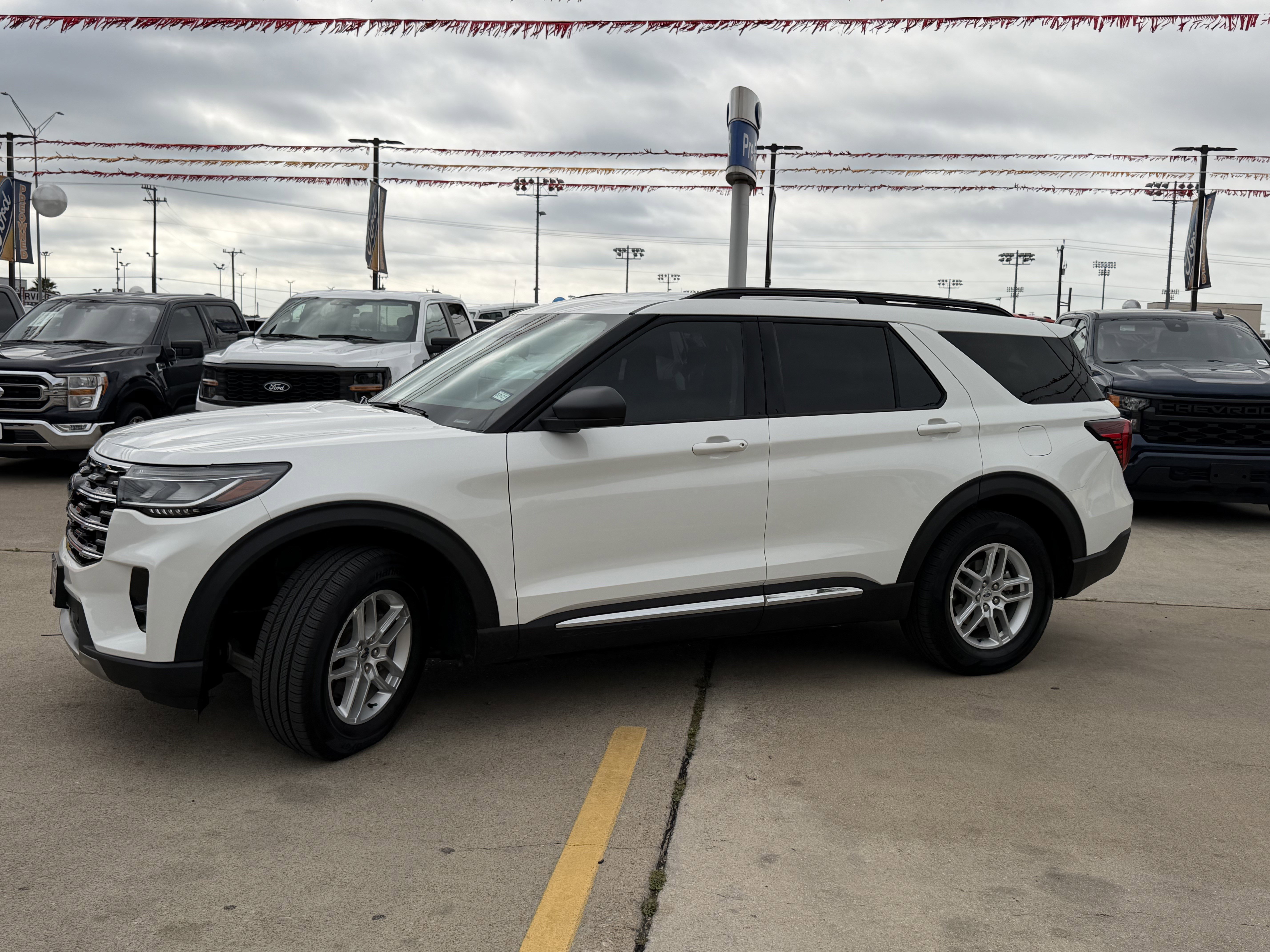 Certified 2025 Ford Explorer Active w/ Active Comfort Package RWD image 12
