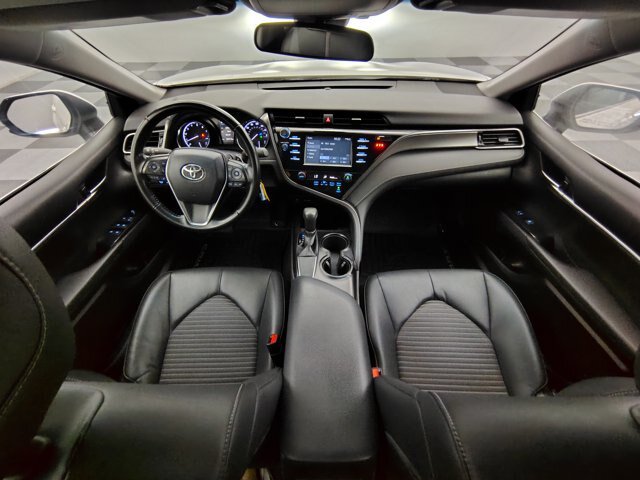 Used 2019 Toyota Camry SE FWD image 2