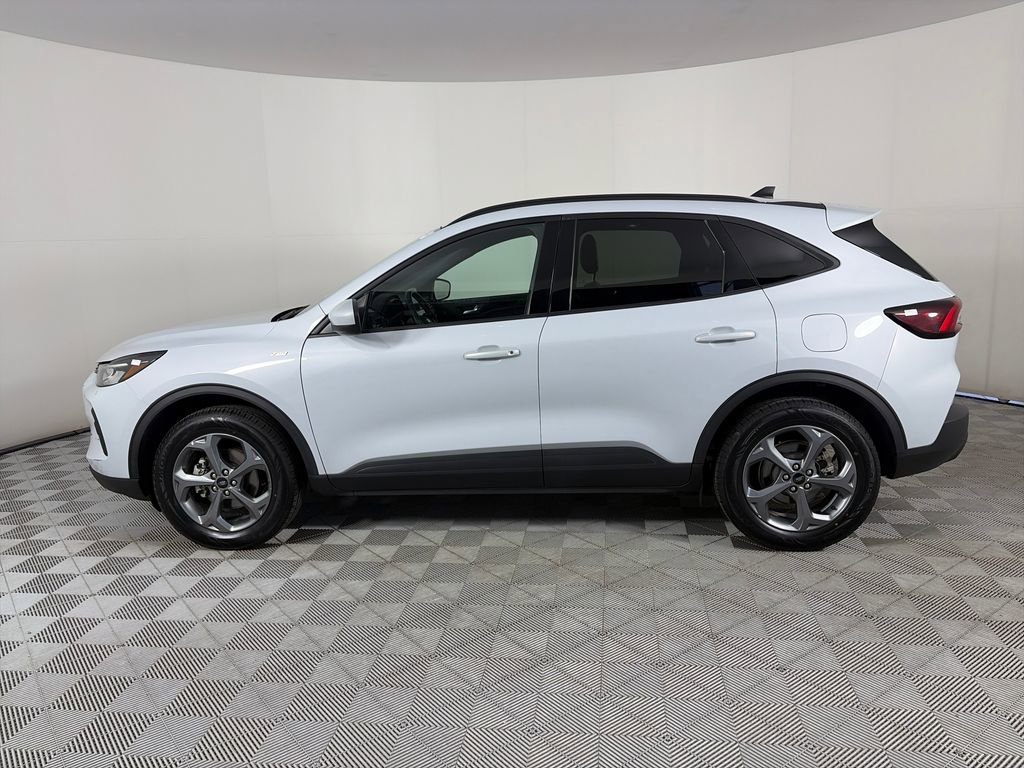 Certified 2025 Ford Escape ST-Line Select AWD/4WD image 4