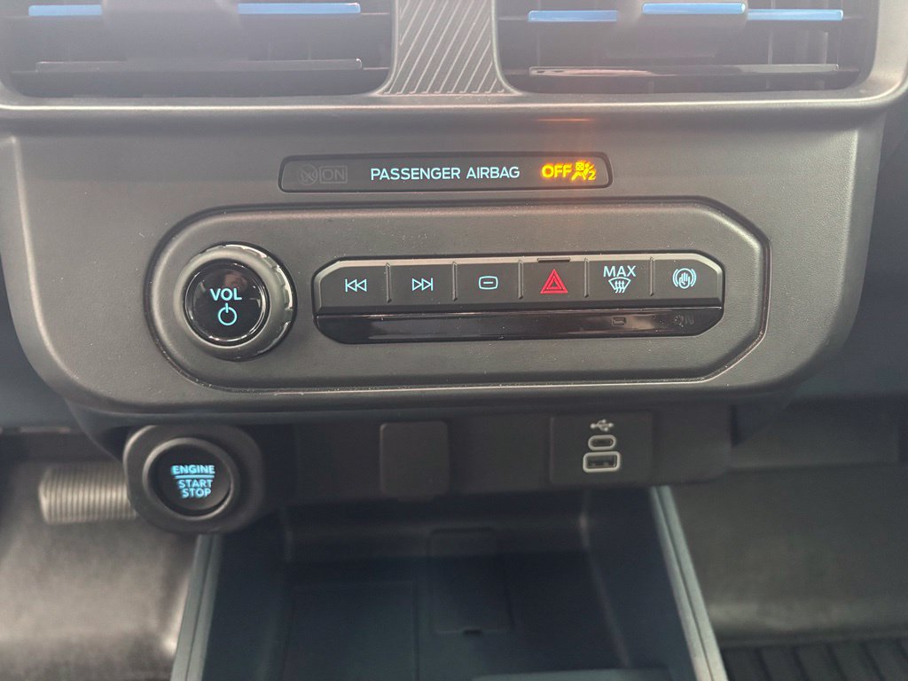 Certified 2025 Ford Maverick Lobo AWD/4WD image 6