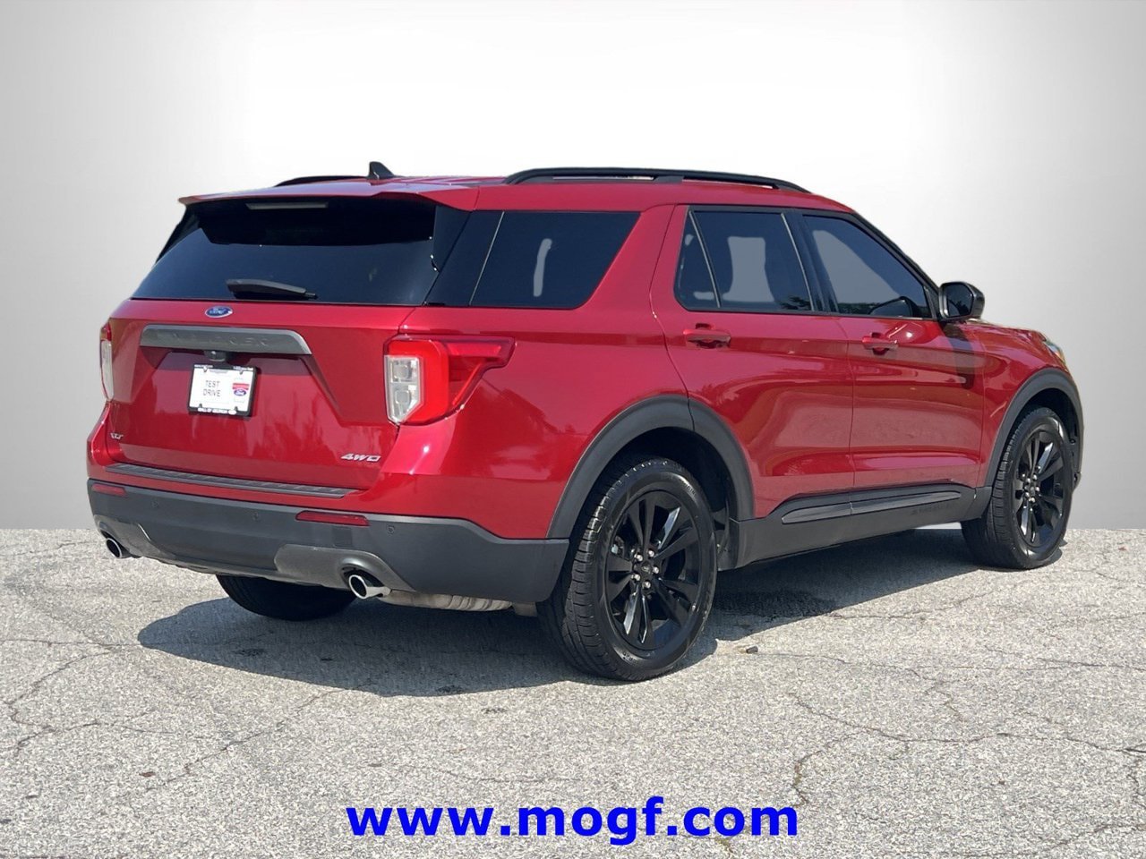 Certified 2024 Ford Explorer XLT w/ Equipment Group 202A AWD/4WD image 3