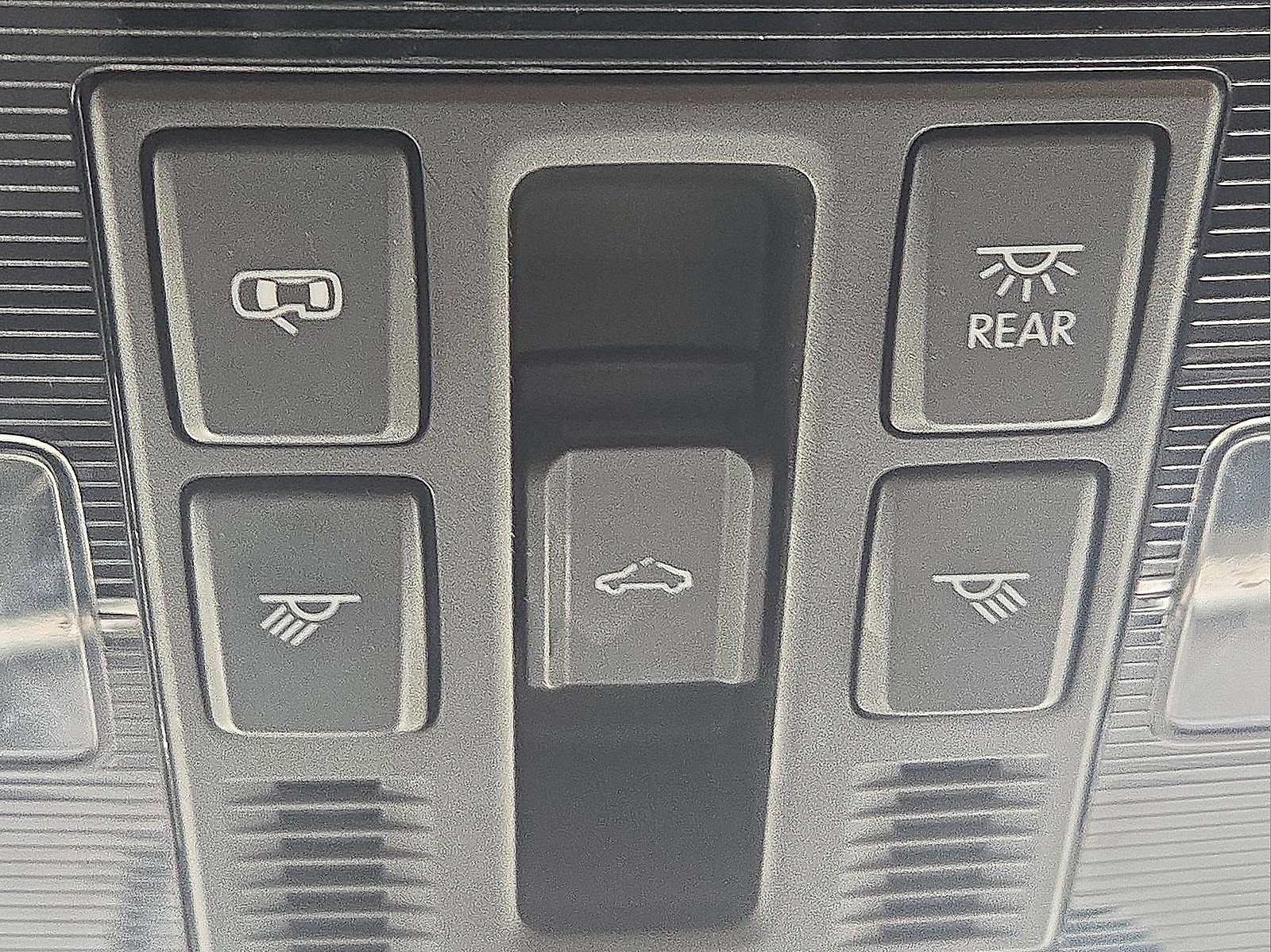 Used 2022 Volkswagen Atlas Cross Sport SEL Premium R-Line image 18