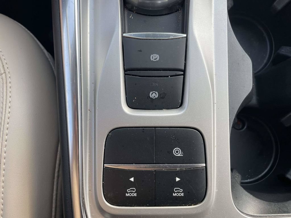Certified 2022 Ford Explorer XLT w/ Equipment Group 202A RWD image 24