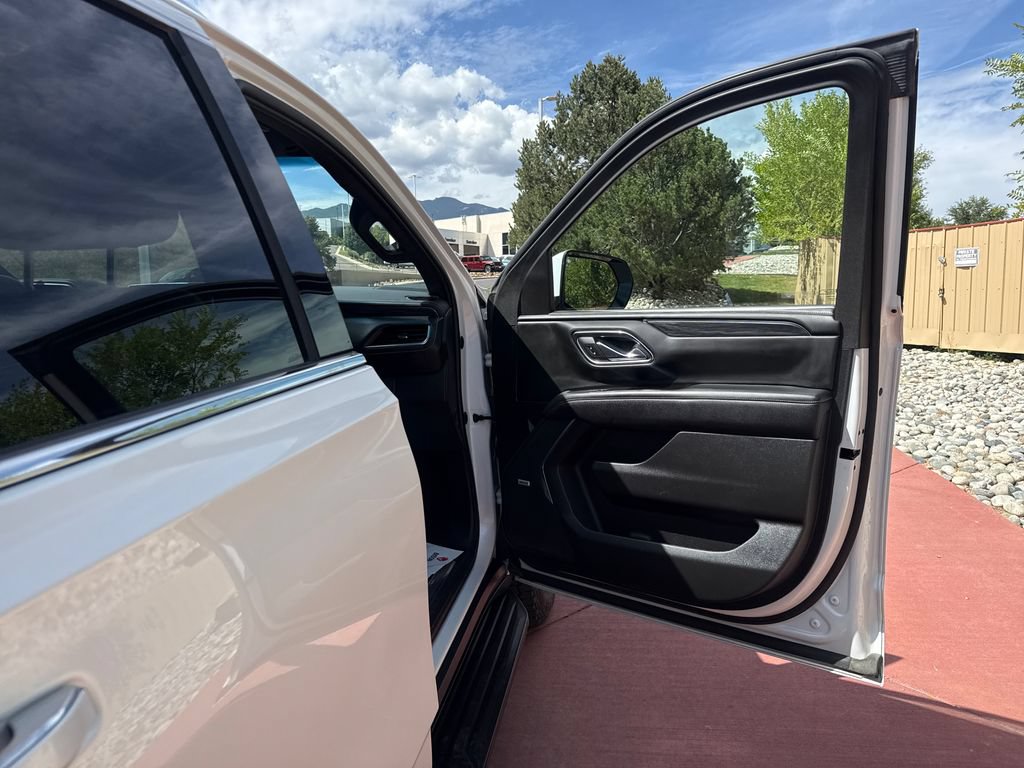 Used 2023 GMC Yukon SLT w/ SLT Luxury Package AWD/4WD image 33
