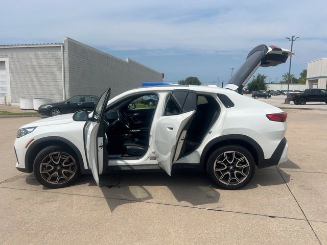 Used 2026 BMW X2 xDrive28i AWD/4WD image 11