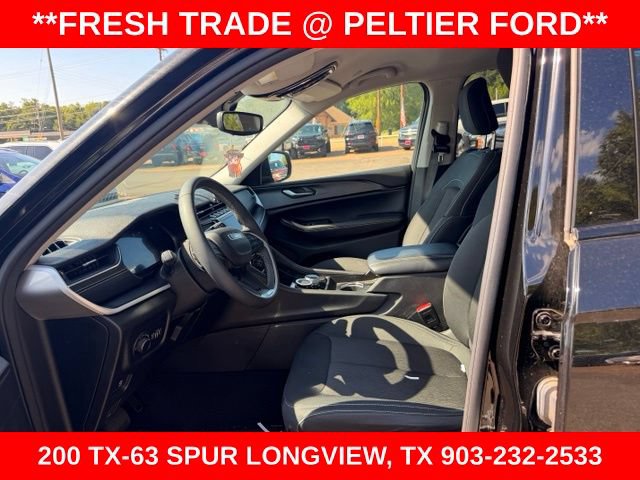 Used 2024 Jeep Grand Cherokee L Laredo RWD image 5