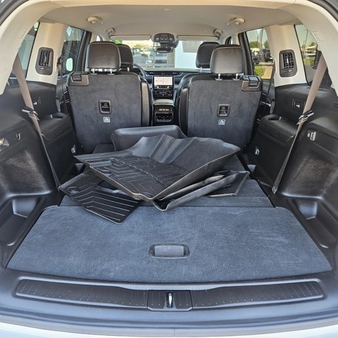 Used 2023 Jeep Grand Cherokee L Limited w/ Black Appearance Package image 16