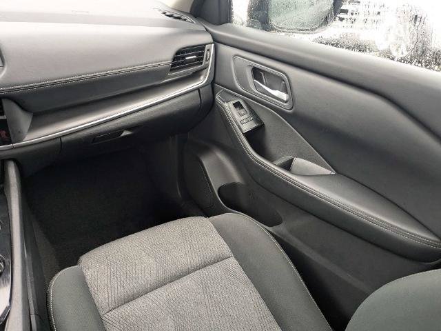 Used 2025 Nissan Rogue SV FWD image 18