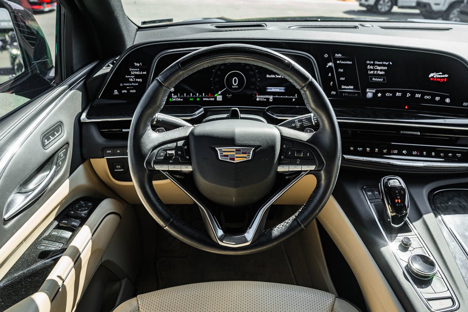 Used 2024 Cadillac Escalade Premium Luxury AWD/4WD image 25