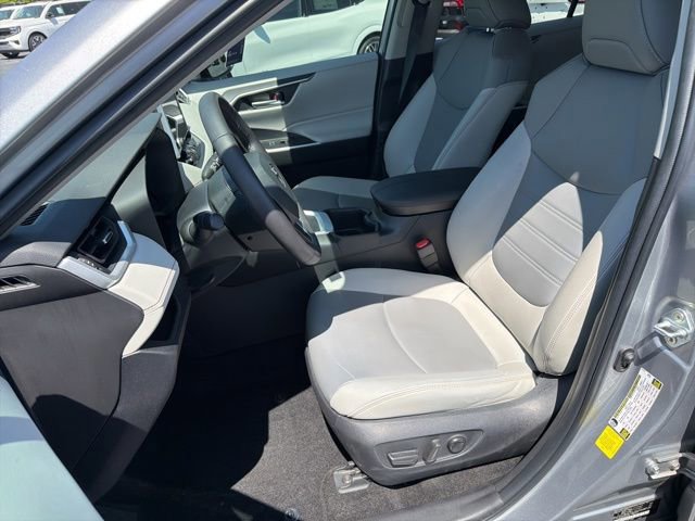 Used 2023 Toyota RAV4 XLE Premium AWD/4WD image 15