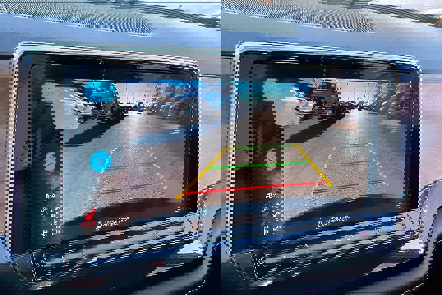 Used 2025 Volkswagen Atlas SE image 21