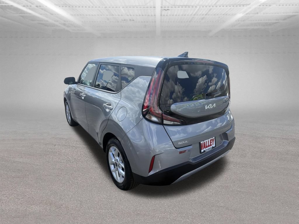 Used 2025 Kia Soul LX w/ LX Technology Package FWD image 7