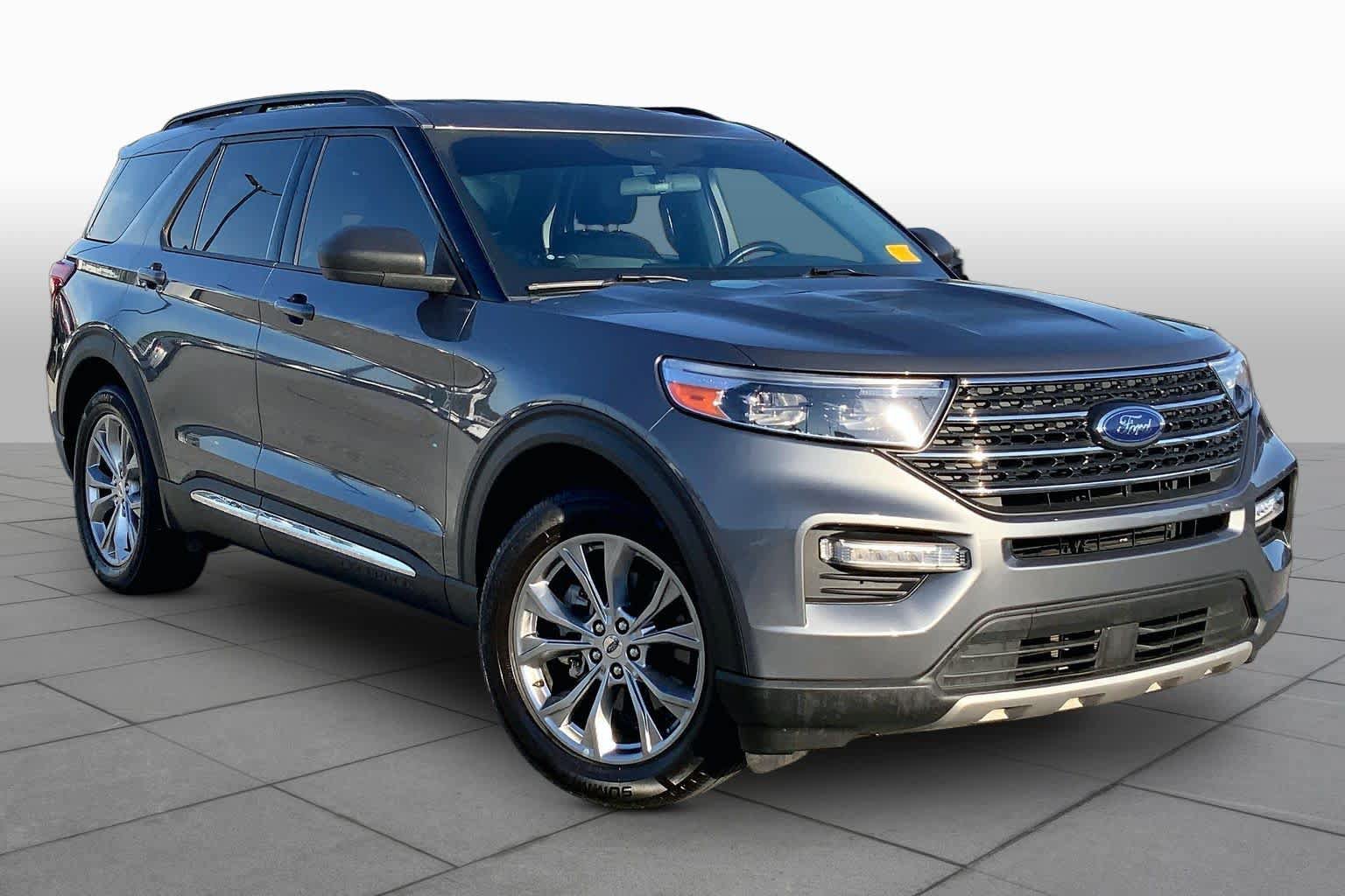 Certified 2022 Ford Explorer XLT w/ Equipment Group 202A RWD image 3