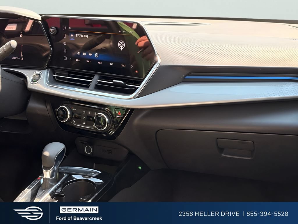 Used 2025 Chevrolet Trax LT w/ LT Convenience Package FWD image 16