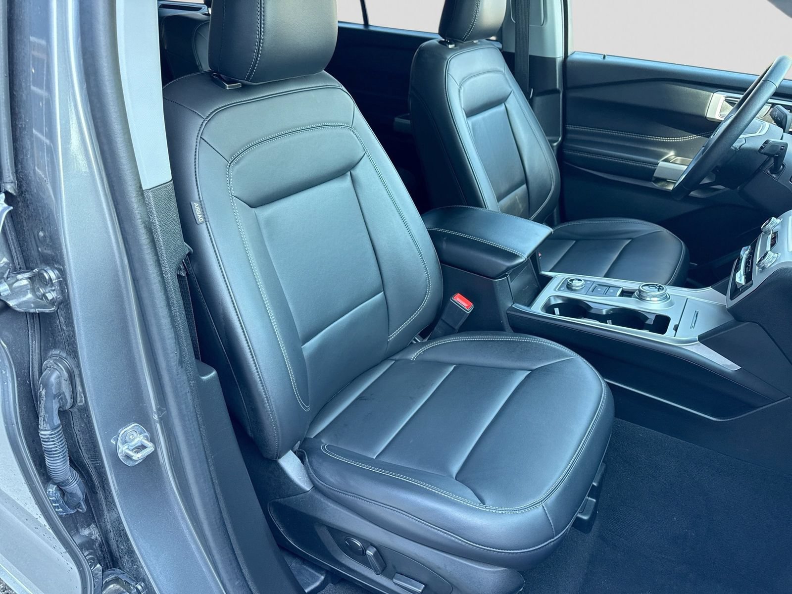 Certified 2024 Ford Explorer XLT w/ Equipment Group 202A AWD/4WD image 24