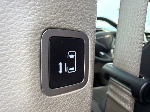 Used 2022 Chrysler Voyager LX FWD image 17