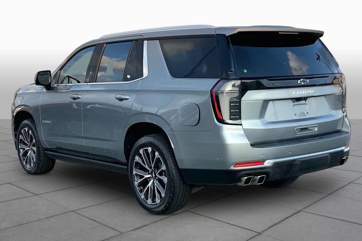 Used 2025 Chevrolet Tahoe High Country AWD/4WD image 11