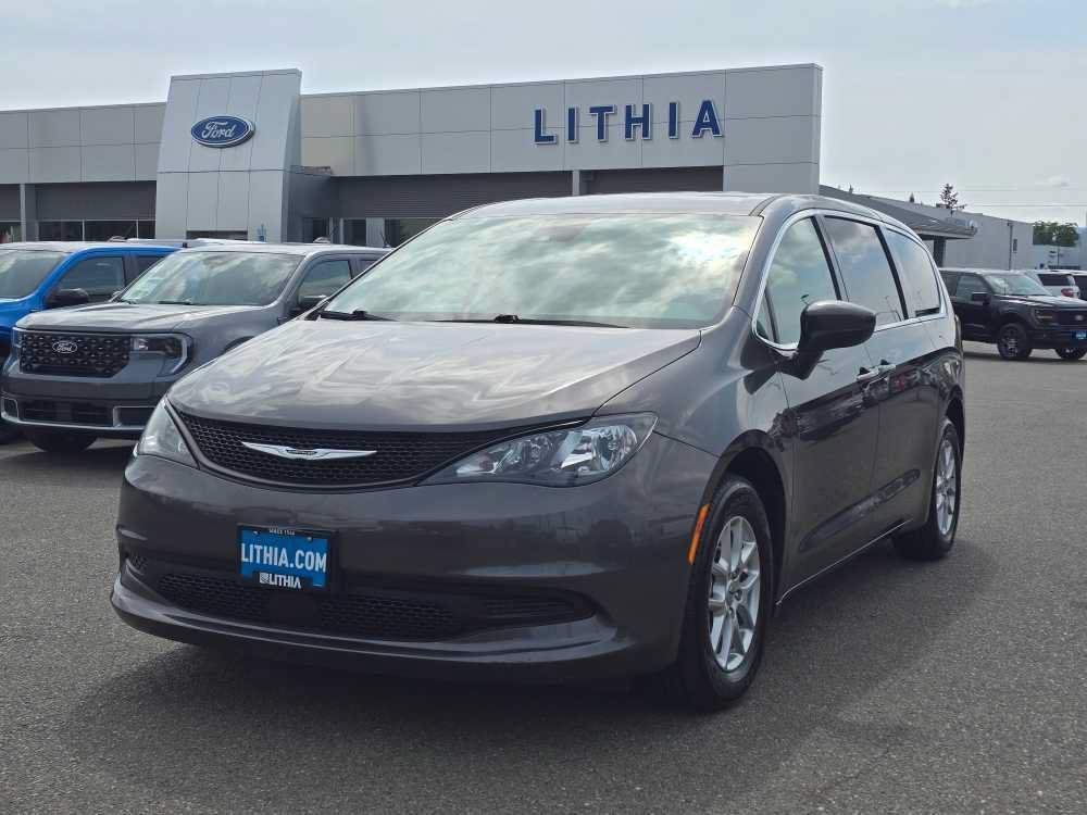 Used 2023 Chrysler Voyager LX FWD image 1