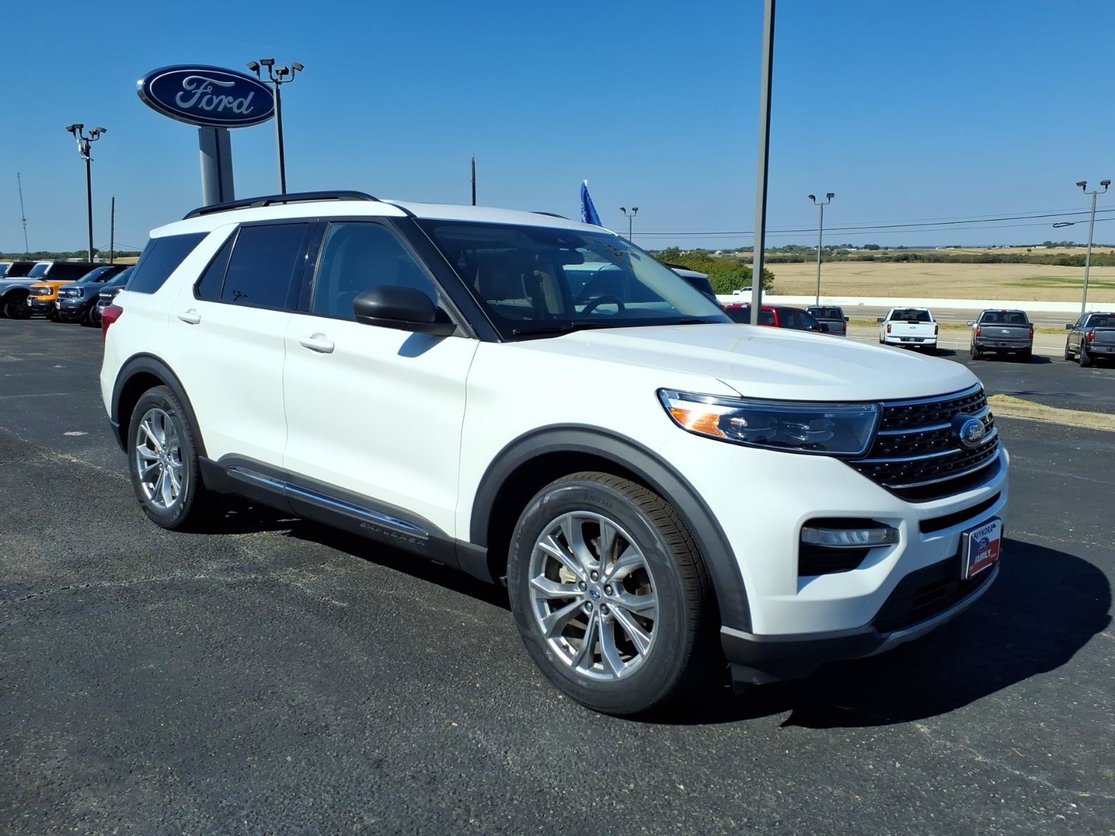Certified 2020 Ford Explorer XLT w/ Equipment Group 202A RWD image 3