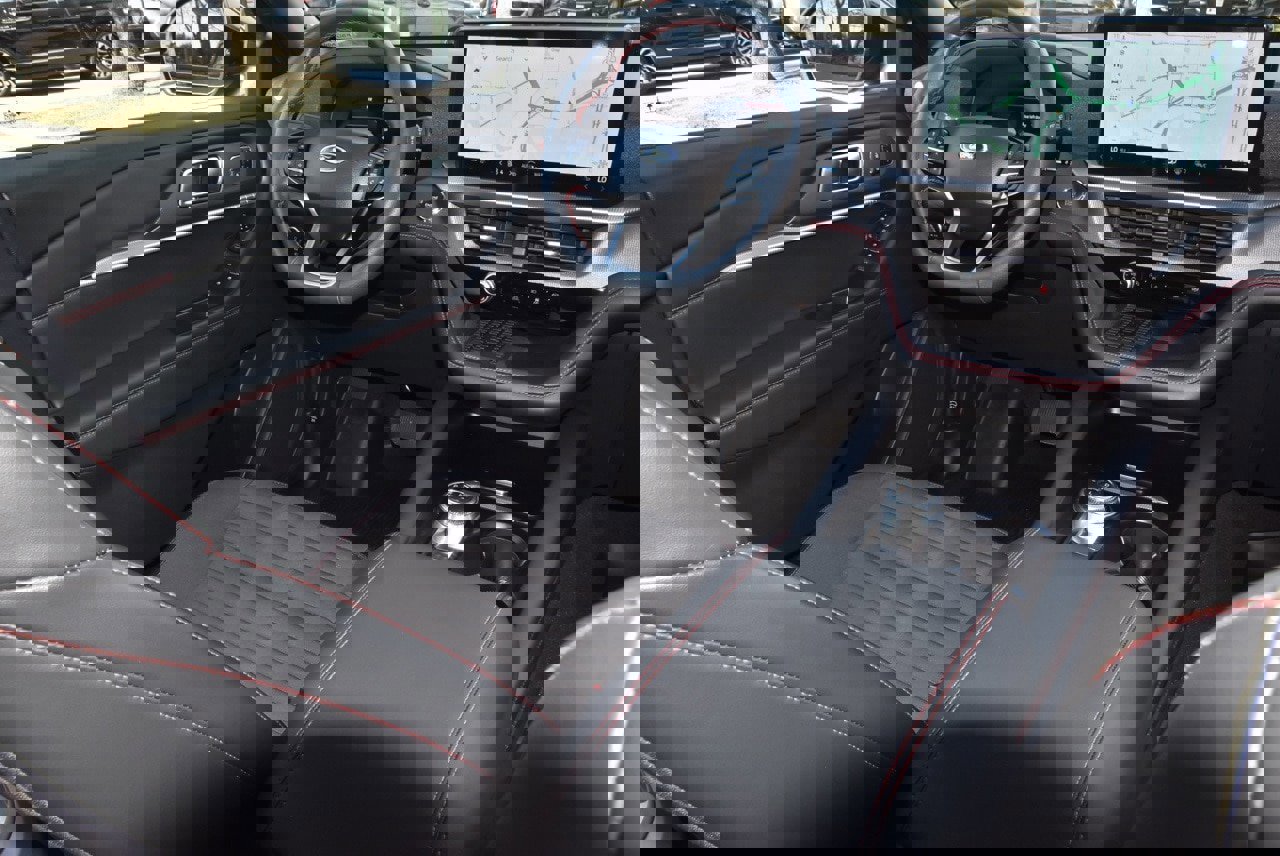 Certified 2025 Ford Explorer ST-Line w/ Premium Package image 17