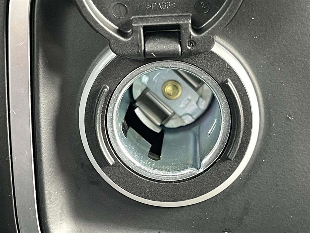 Used 2025 Jeep Wrangler Sport image 19