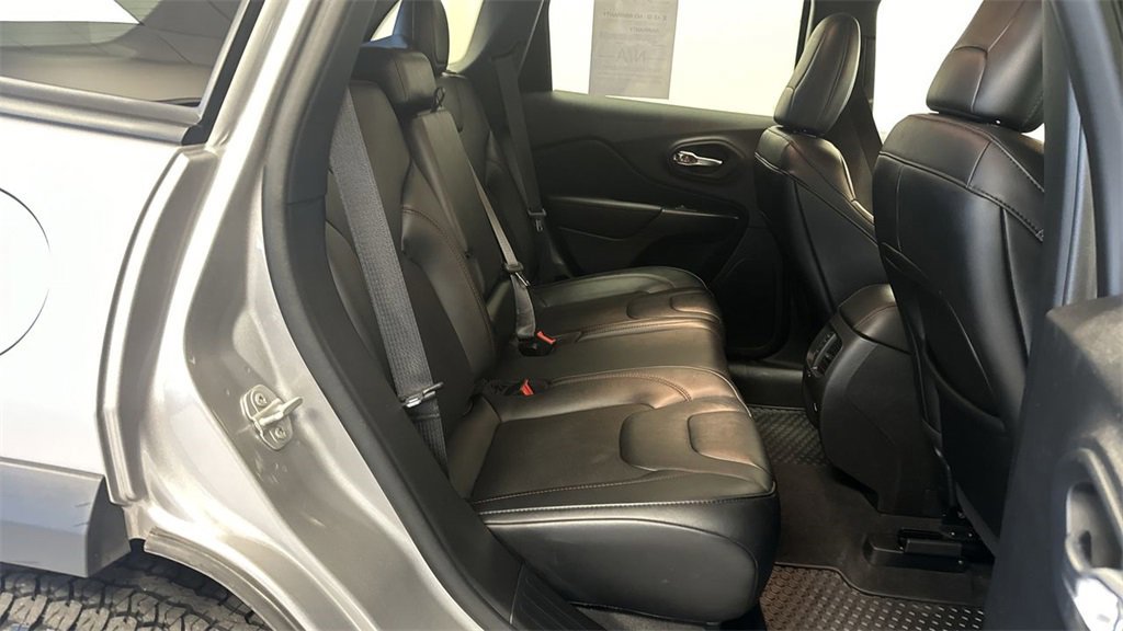 Used 2022 Jeep Cherokee Trailhawk image 21