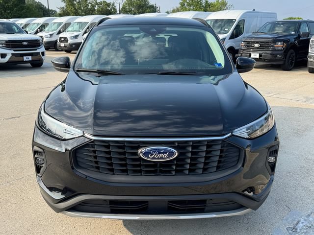 Certified 2026 Ford Escape SE w/ Class II Trailer Tow Package FWD image 2