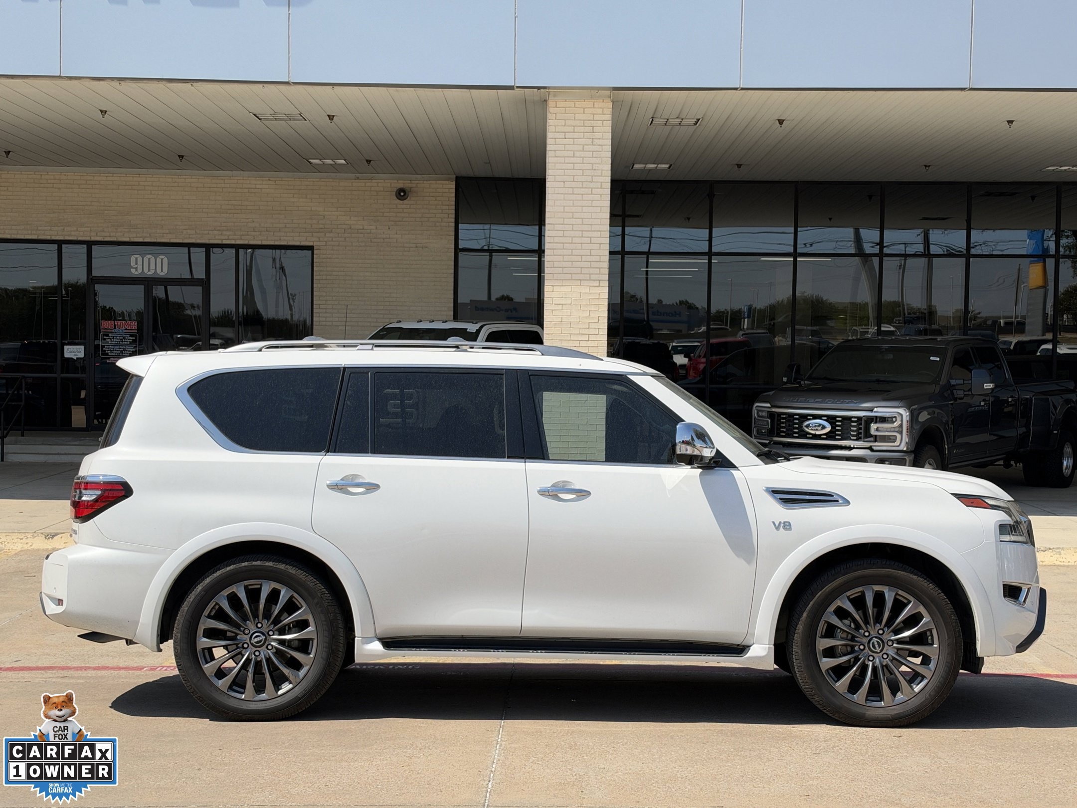 Used 2022 Nissan Armada Platinum w/ Captain's Chairs Package RWD image 3