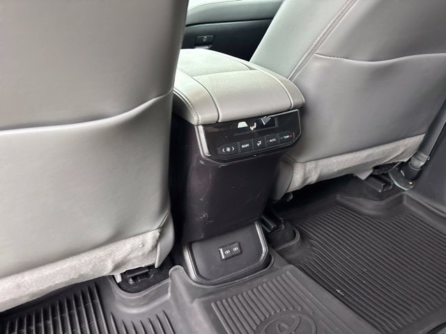 Used 2022 Toyota Highlander XLE AWD/4WD image 34